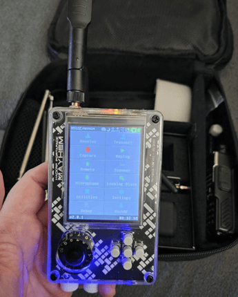 HackRF One avec PortaPack H2 - SDR portable puissant